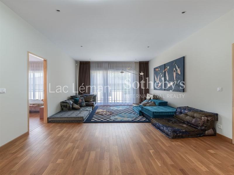 Maison - 312 m² - 9 pièces