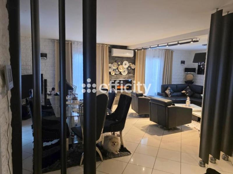 Maison - 163 m² - 8 pièces