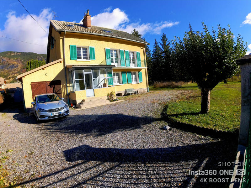 Maison - 210 m² - 12 pièces