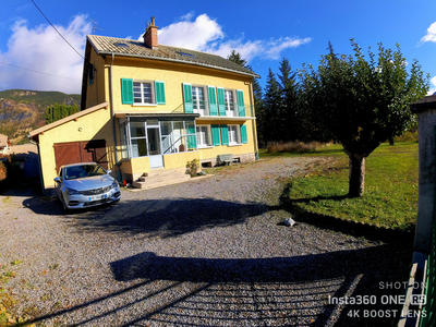 Maison - 210 m² - 12 pièces