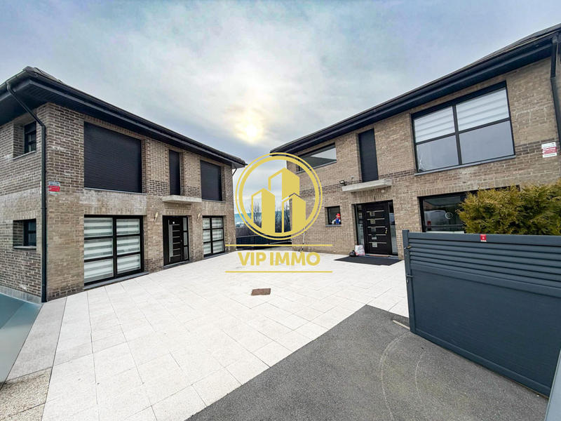 Maison - 220 m² - 10 pièces