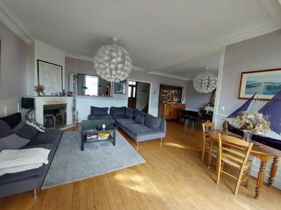 Maison contemporaine - 240 m² - 8 pièces