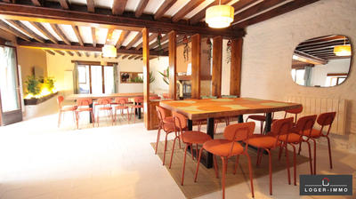 Maison - 302 m² - 9 pièces