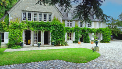 Propriété - 414 m² - 7 pièces