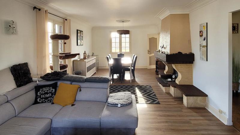 Maison - 151 m² - 9 pièces