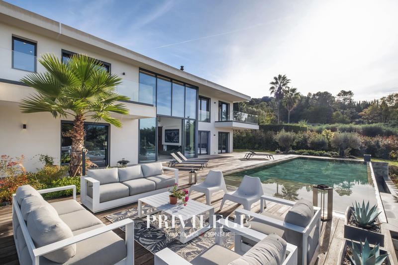 Villa - 340 m² - 8 pièces