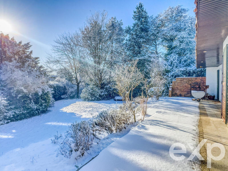 Maison - 235 m² - 9 pièces