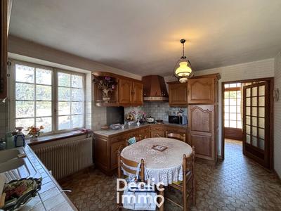 Maison - 165 m² - 9 pièces