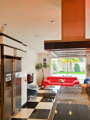 Maison - 230 m² - 7 pièces