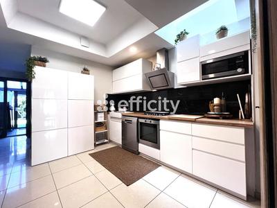 Maison - 186 m² - 7 pièces