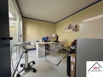 Local d'activités - 202 m² - 8 pièces