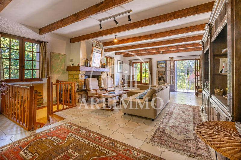 Maison - 208 m² - 7 pièces