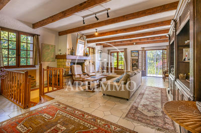 Maison - 208 m² - 7 pièces