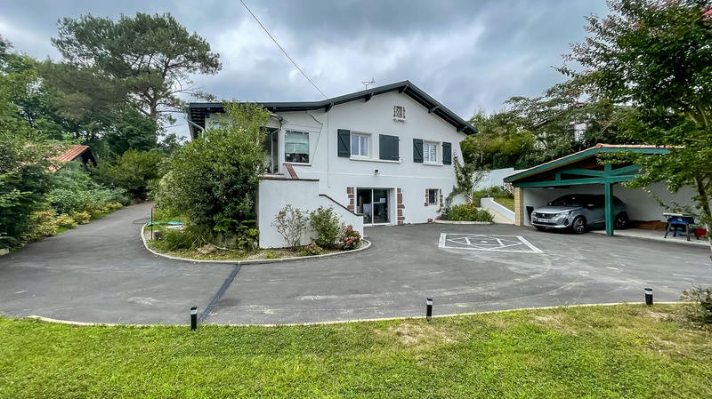 Maison - 250 m² - 7 pièces