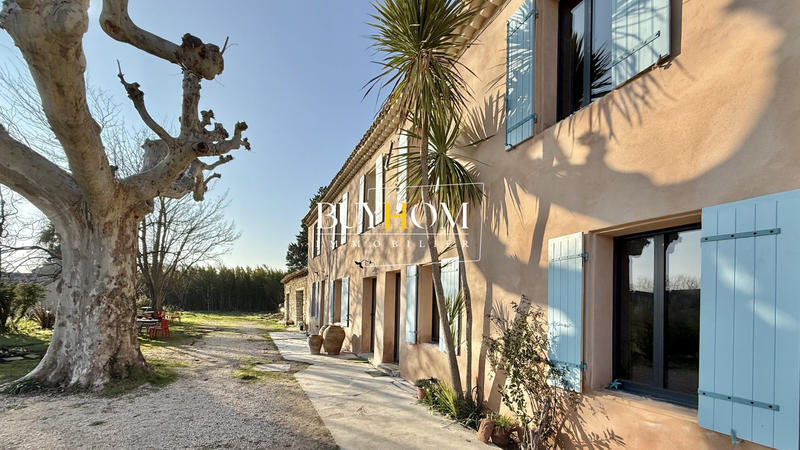 Mas - 380 m² - 12 pièces