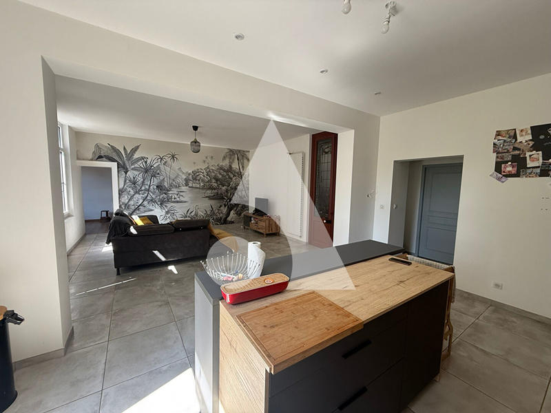 Maison - 215 m² - 6 pièces