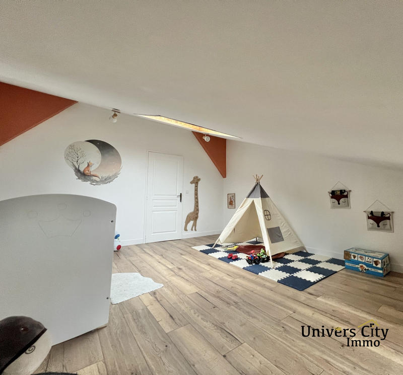 Maison - 259 m² - 8 pièces