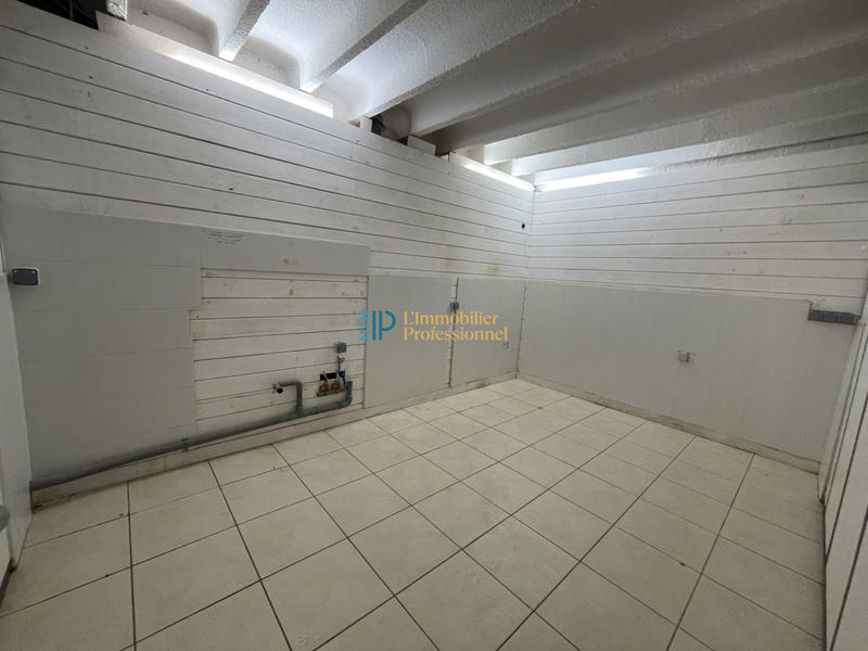 Local commercial - 143 m² - 2 pièces