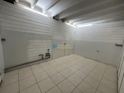 Local commercial - 143 m² - 2 pièces