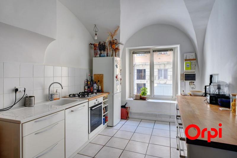 Appartement - 83 m² - 2 pièces