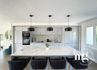 Maison - 187 m² - 8 pièces