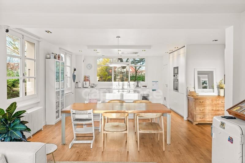 Maison - 207 m² - 6 pièces