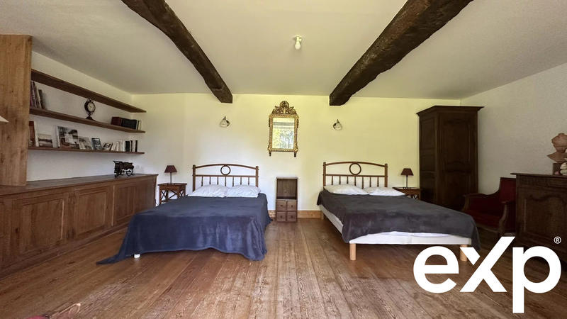 Maison - 768 m² - 17 pièces