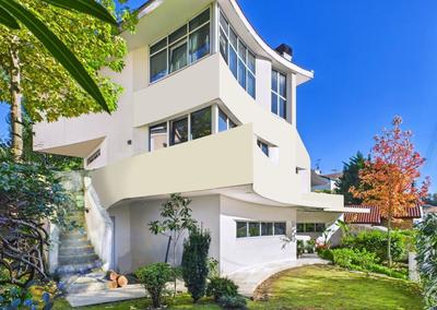 Maison - 320 m² - 8 pièces