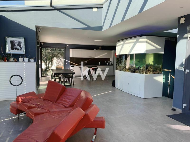 Maison - 216 m² - 6 pièces