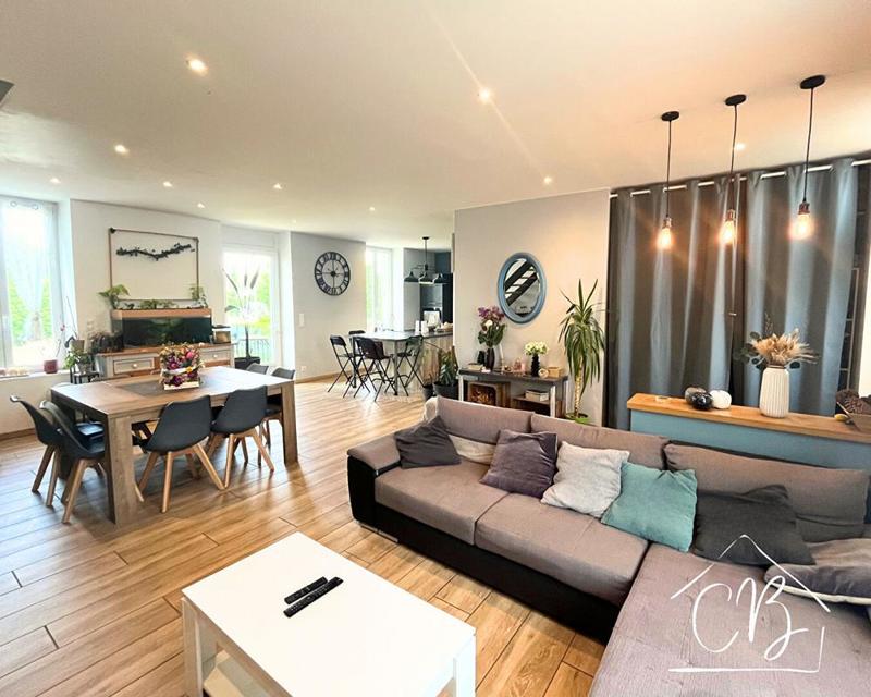 Maison - 99 m² - 5 pièces