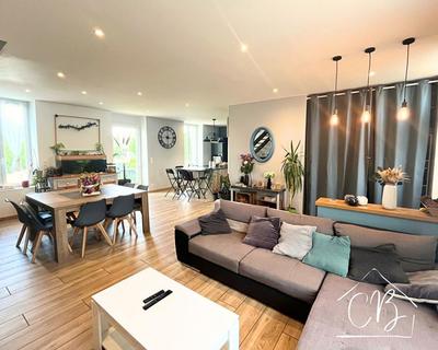 Maison - 99 m² - 5 pièces