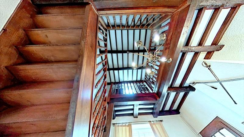 Maison - 240 m² - 10 pièces