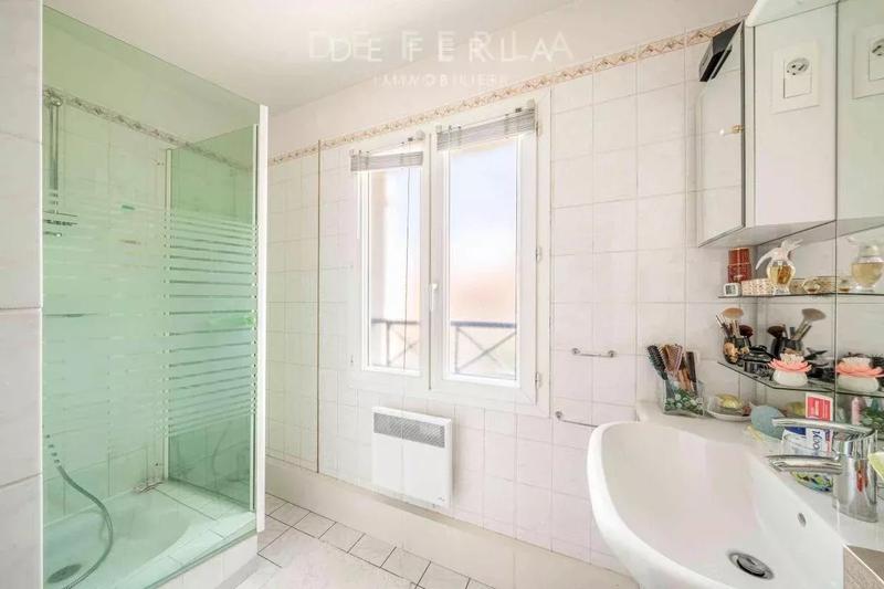 Maison - 230 m² - 5 pièces