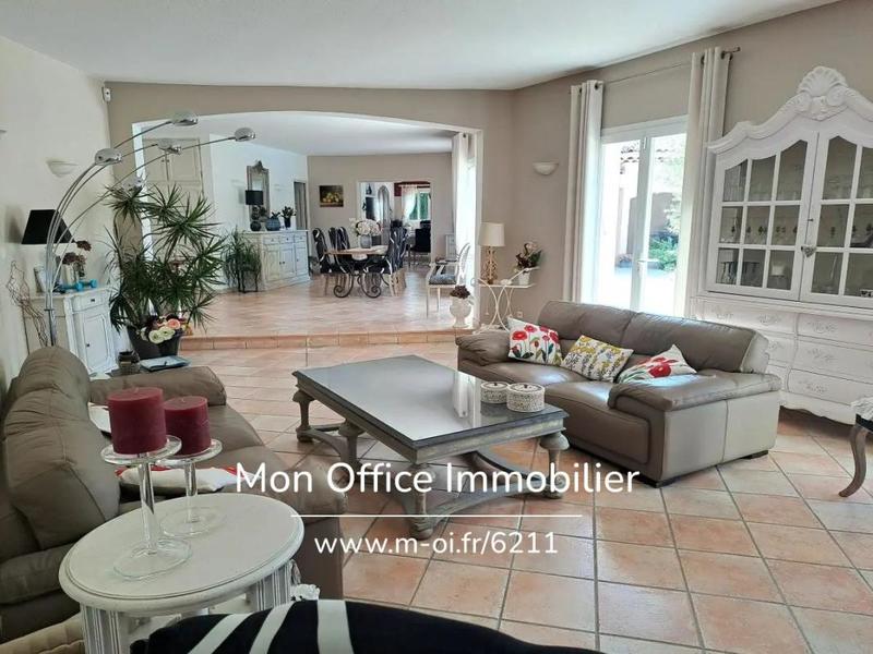 Propriété - 283 m² - 8 pièces