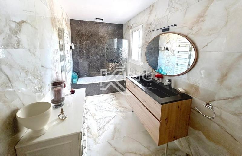 Villa - 220 m² - 7 pièces