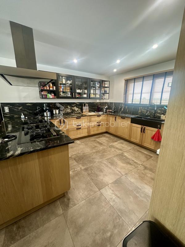 Maison - 248 m² - 11 pièces