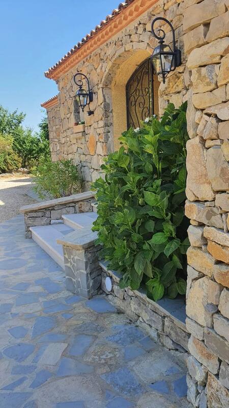 Propriété - 345 m² - 10 pièces