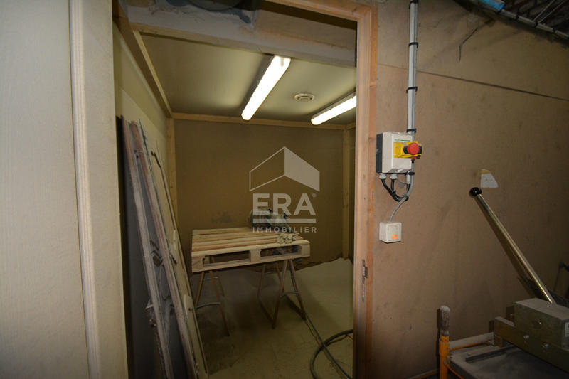 Maison - 1 000 m² - 10 pièces