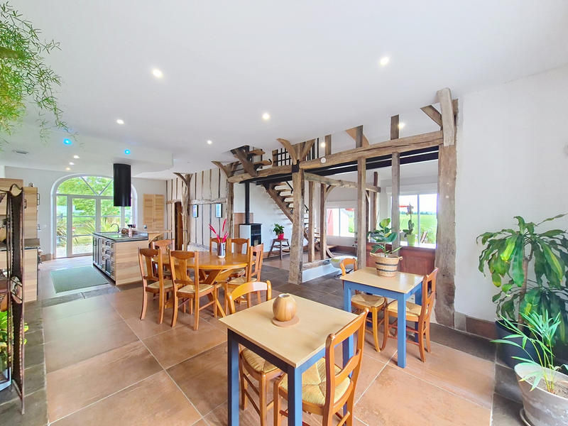 Maison - 270 m² - 11 pièces