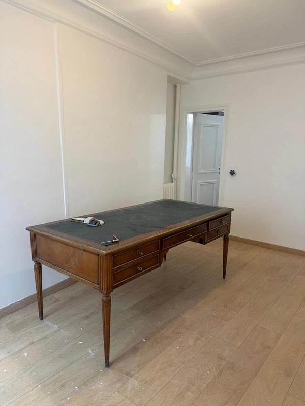 Bureau - 137 m² - 7 pièces