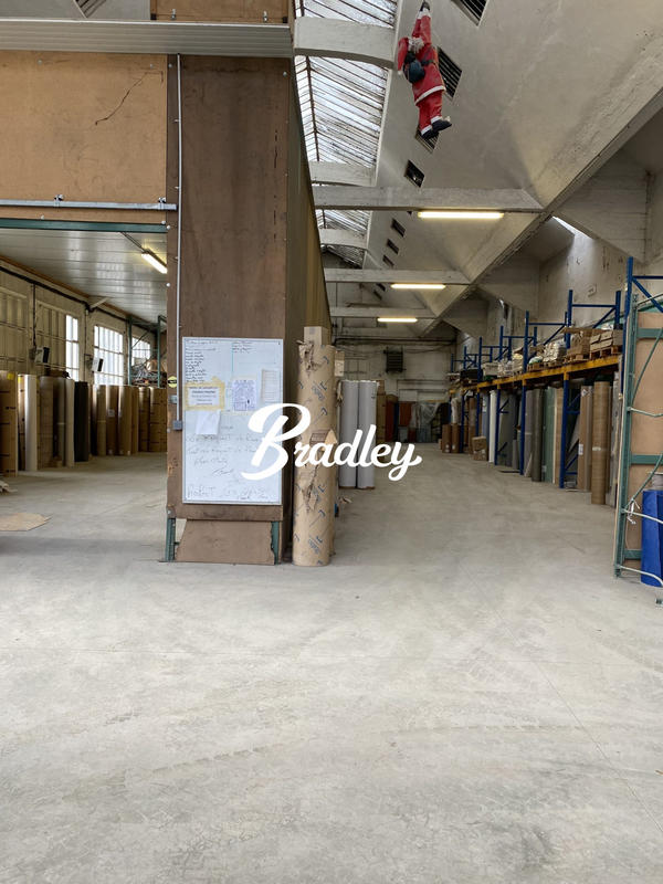 Local d'activités - 2 500 m²