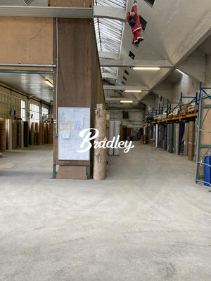 Local d'activités - 2 500 m²