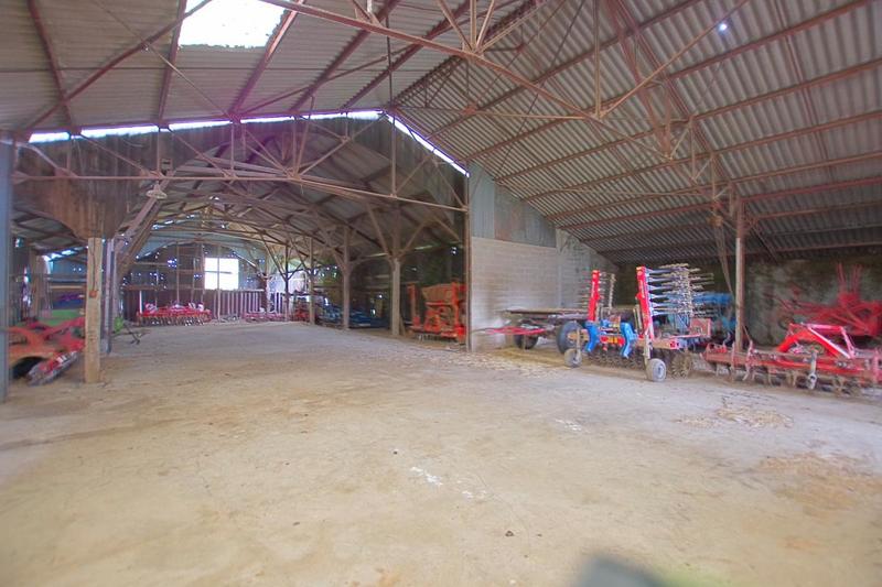 Maison - 680 m² - 2 pièces