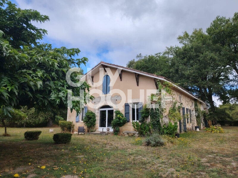 Maison - 280 m² - 6 pièces