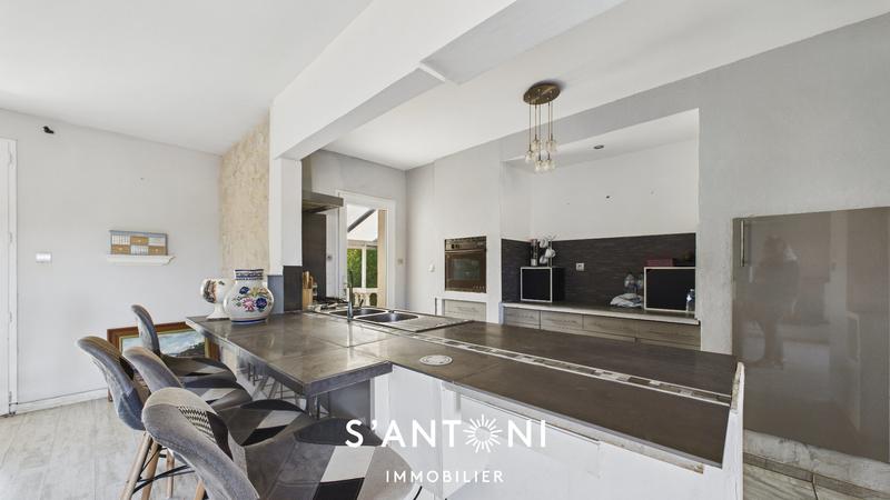 Maison - 180 m² - 7 pièces