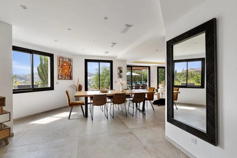 Villa - 222 m² - 9 pièces