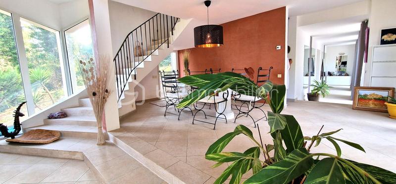 Villa - 290 m² - 6 pièces