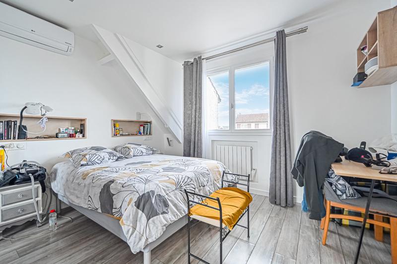 Maison - 216 m² - 6 pièces