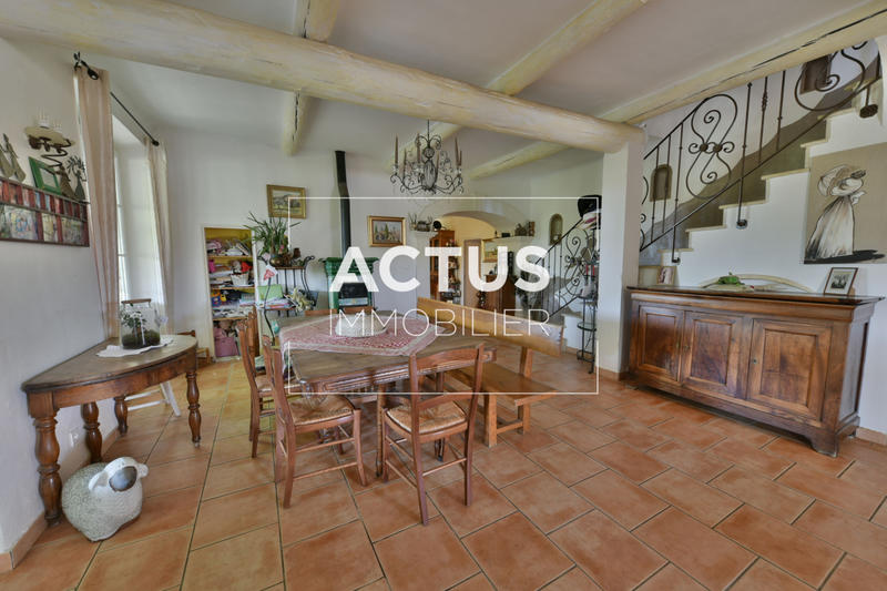 Maison - 450 m² - 12 pièces