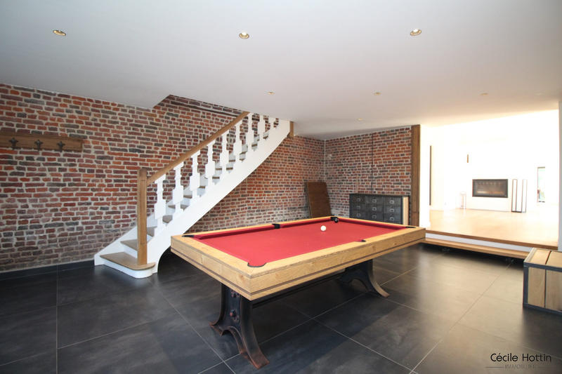 Maison - 240 m² - 8 pièces